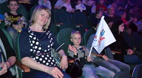  Более 60-ти семей от БФ "Не молчи" посетили цирк